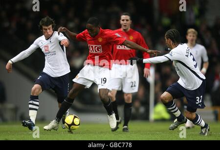 Danny Welbeck (Mitte) von Manchester United kämpft um den Ball, mit Gareth Bale von Tottenham Hotspur (links) und Benoit Assou-Ekotto. Stockfoto