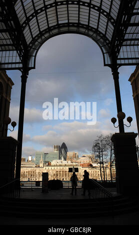 Ein generisches Stockbild vom Süden der Themse in Richtung City of London. Stockfoto