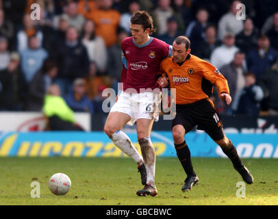 Fußball - AXA FA Cup - vierte Runde - Wolverhampton Wanderers gegen West Ham United. Colin Cameron von Wolverhampton Wanderers und Michael Carrick von West Ham United Stockfoto