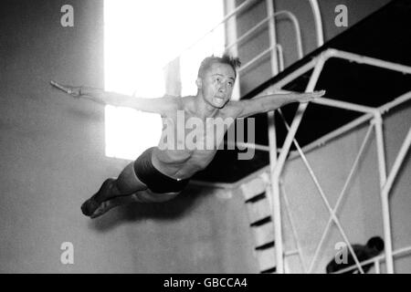 Tauchen - Olympische Spiele 1948 In London - Praxis. Sammy Lee, USA Stockfoto