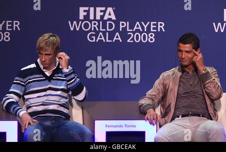 Cristiano Ronaldo von Manchester United (rechts) und Fernando Torres von Liverpool AT Die FIFA World Player Gala 2008 Stockfoto