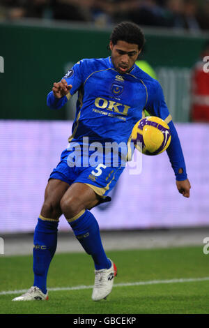 Fußball - UEFA Cup - Gruppe E - Wolfsburg V Portsmouth - Volkswagen Arena. Glen Johnson, Portsmouth Stockfoto