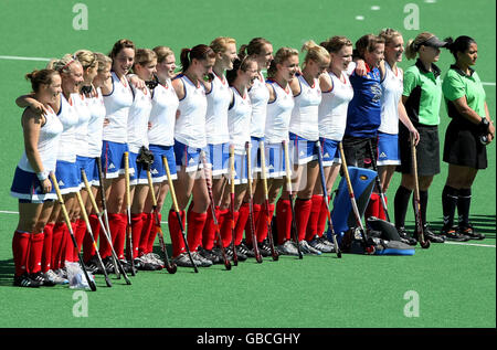 Start des Finales des Women's Hockey Australia gegen Großbritannien beim Australian Youth Olympic Festival, Sydney Olympic Park, 18-01-09 Stockfoto