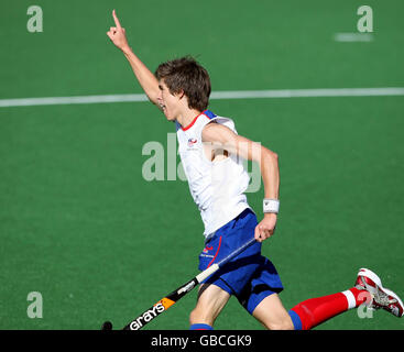 Chris Gregg feiert beim Australian Youth Olympic Festival, Sydney Olympic Park, 18-01-09, ein Tor im Bronzemedaillenspiel gegen Malaysia Stockfoto