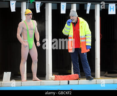 Meisterschaft im kalten Wasser schwimmen Stockfoto