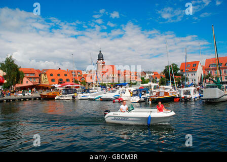 Yachthafen, Marina, Touristen, Müritz, Waren, Seenplatte, Mecklenburg-Vorpommern, Deutschland Stockfoto