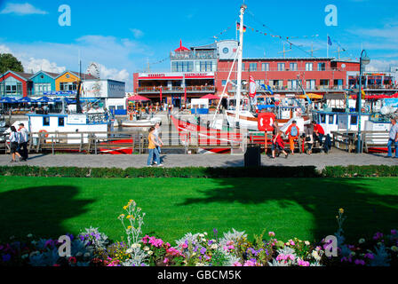 Uferpromenade, Maulwurf, Liegeplatz, Alter Strom, Warnemünde, Ostseebad, Mecklenburg-Vorpommern, Deutschland Stockfoto