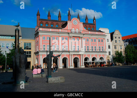 Sommer, Stadtbild, Marktplatz, Gotik, Rathaus, Hansestadt, Rostock, Mecklenburg-Vorpommern, Deutschland Stockfoto