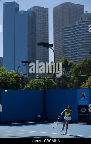 Ein allgemeiner Blick auf die britische Heather Watson im Einsatz gegen Südafrikas Chanel Simmonds während der Australian Open 2009 im Melbourne Park, Melbourne, Australien. Stockfoto