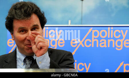 Oliver Letwin, Chairman der konservativen Politiküberprüfung, hält eine Rede zum Thema Regulierung vor dem Think Tank Policy Exchange in London. Stockfoto