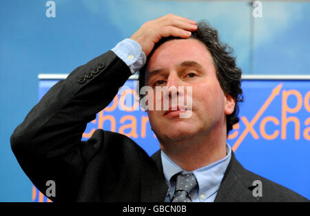 Oliver Letwin, Chairman der konservativen Politiküberprüfung, hält eine Rede zur Regulierung vor der Denkfabrik Policy Exchange in London. Stockfoto