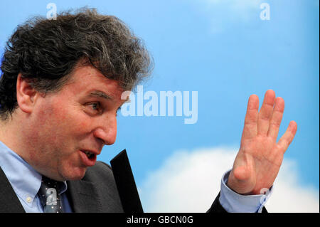 Oliver Letwin, Chairman der konservativen Politiküberprüfung, hält eine Rede zum Thema Regulierung vor dem Think Tank Policy Exchange in London. Stockfoto