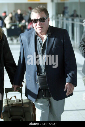 Der Schauspieler William Shatner kommt im Terminal 3 am Flughafen Heathrow im Westen Londons an. Stockfoto