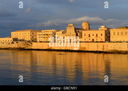 Sunrise Ortygia Strandpromenade, Syrakus, Sizilien, Italien Stockfoto