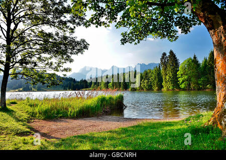 Sommer, Bergsee, Isartal, Karwendelgebirges, Geroldsee, Wagenbruechsee, Werdenfels, Bayern, Deutschland Stockfoto