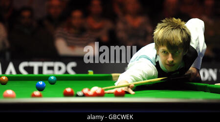 Snooker - Masters 2009 - Tag Zwei - Wembley Arena. Judd Trump spielt während der Masters in der Wembley Arena, London, einen Schuss. Stockfoto