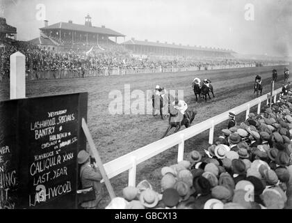 Pferderennen - St. Ledger Stakes - Doncaster - 1921. „Polemarch“, Joe Childs, gewinnt das Rennen. Stockfoto