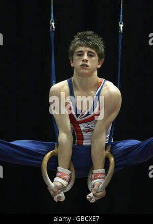 Olympische Spiele - Australian Youth Olympic Festival 2009 - Tag Drei - Sydney Olympic Park. Max Whitlock in Aktion auf den Ringen während der künstlerischen Gymnastik beim Australian Youth Olympic Festival, Syndney Olympic Park, 16-01-09 Stockfoto