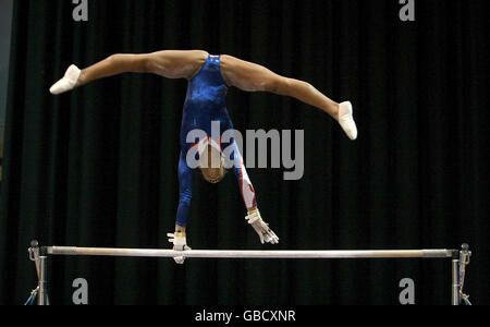 Olympische Spiele - Australian Youth Olympic Festival 2009 - Tag Drei - Sydney Olympic Park. Danusia Francis von Großbritannien während der Kunstturnen beim Australian Youth Olympic Festival, Sydney Olympic Park, 16-01-09 Stockfoto