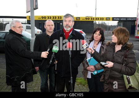 Gerry Adams-Pressekonferenz Stockfoto