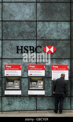 Die allgemeine Ansicht einer Niederlassung von HSBC im Zentrum von London, HSBC, lehnte heute die Spekulationen ab, dass es die nächste Möglichkeit sein könnte, Kapitalunterstützung von der Regierung zu beantragen. Stockfoto