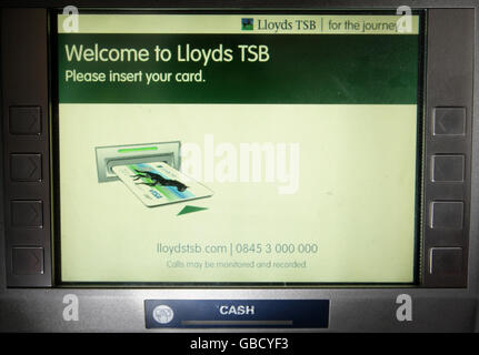 Allgemeine Ansicht eines Kassenautomaten bei einem Lloyds TSB im Zentrum von London. Stockfoto