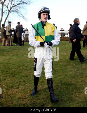 Pferderennen - Hereford Racecourse. Jockey Tony McCoy im Paradering vor dem Hereford „National Hunt“-Rennen für Anfänger auf der Hereford Racecourse. Stockfoto