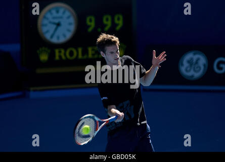 Der Großbritanniens Andy Murray hat am frühen Morgen eine Trainingseinheit in der Rod Laver Arena vor seinem ersten Spiel gegen den Rumänen Andrei Pavel während der Australian Open 2009 im Melbourne Park, Melbourne, Australien. Stockfoto