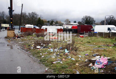 Reisende werden nach Gerichtsurteil mit Zwangsräumungen konfrontiert. Die Dale Farm in der Nähe von Billericay, Essex, wo mehr als 60 Familien von Reisenden mit Räumungen konfrontiert sind. Stockfoto