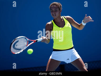 Die britische Heather Watson im Kampf gegen die Kroatiens Silvia Njiric während der Australian Open 2009 im Melbourne Park, Melbourne, Australien. Stockfoto