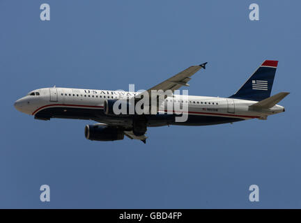Ein US Airways Jet fliegt vom Flughafen Las Vegas aus In den USA Stockfoto