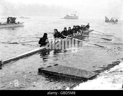 Rudern - 98. Regatta - Universität Oxford V Cambridge University Stockfoto