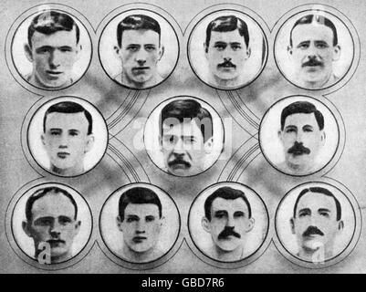 Burys FA Cup Siegerteam: (Oberste Reihe, l-r) Billy Richards, Charles Sagar, Joe Leeming, George Ross; (mittlere Reihe, l-r) Frank Thorpe, Jack Plant, Hugh Monteith; (untere Reihe, l-r) Willie Wood, Jimmy Lindsay, John Johnston, Bob McEwan Stockfoto