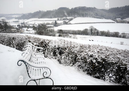 Verschneite Szene über Coombe in der Nähe von Wotton-under-Edge in Gloucestershire. Stockfoto