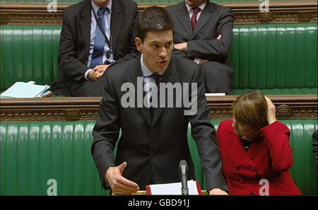 Außenminister David Miliband spricht über die Veröffentlichung von Dokumenten über Foltervorwürfe durch britische Gerichte und US-Regierung, Unterhaus, London. Stockfoto