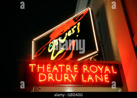 The Theatre Royal, Drury Lane im Londoner West End, zeigt derzeit Oliver!. Stockfoto