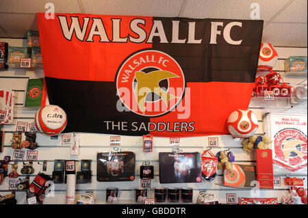 Fußball - Coca-Cola Football League One - Walsall gegen Leeds United - Banks's Stadium. Ein allgemeiner Blick in den Club-Shop im Banks's Stadium, Heimstadion des Walsall Football Club Stockfoto