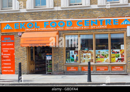 ekol Food Center in Bethnal Green Road, London UK im Juli Stockfoto