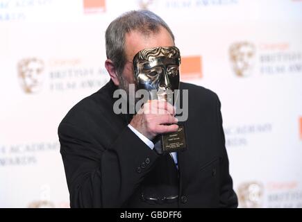 Terry Gilliam mit dem BAFTA Fellowship Award bei den British Academy Film Awards 2009 im Royal Opera House in Covent Garden, im Zentrum von London. DIE VERWENDUNG DIESES BILDES IST BIS SONNTAG, 8. FEBRUAR, 21:30 UHR GMT STRENG GESPERRT. Stockfoto