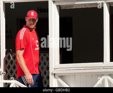 Andrew Flintoff aus England während einer Nets-Trainingseinheit im ARG-Stadion in North Sound, Antigua. Stockfoto