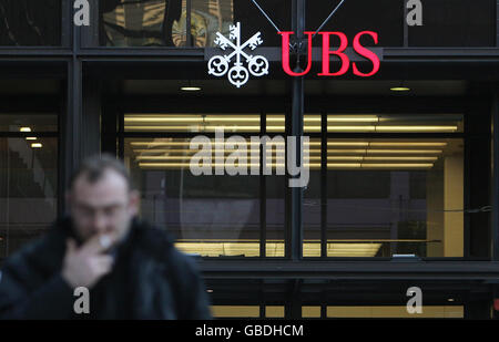 Eine allgemeine Sicht auf die Büros der Investmentbank UBS in London, nachdem die marode Bank Pläne angekündigt hatte, mindestens 2,000 weitere Arbeitsplätze zu kürzen, da sie in den letzten drei Monaten des Jahres 2008 enorme Verluste aufzeigte. Stockfoto