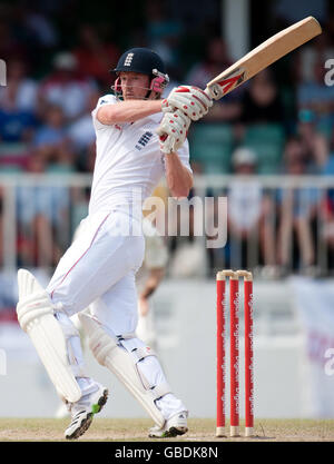 Englands Paul Collingwood trifft sich beim dritten Test auf dem Antigua Recreation Ground, St. Johns, Antigua. Stockfoto