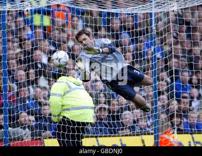 Chelseas Torhüter Marco Ambrosio macht sich einen Spare, um Middlesbrough's zu leugnen Giazka Mendietas Freistoß Stockfoto