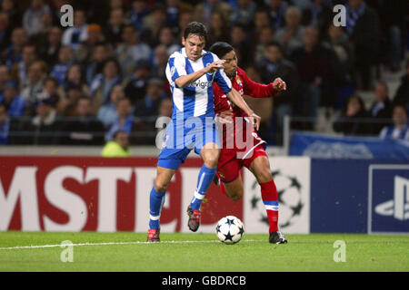 Fußball - UEFA Champions League - Viertel-Final - Hinspiel - FC Porto V Olympique Lyonnais Stockfoto