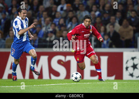 Fußball - UEFA Champions League - Viertel-Final - Hinspiel - FC Porto V Olympique Lyonnais Stockfoto