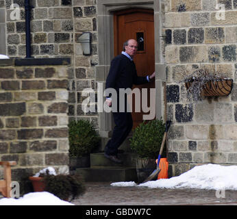 . Sir James Crosby in seinem Haus bei Harrogate nach seinem Rücktritt als stellvertretender Vorsitzender der Financial Services Authority (FSA) heute. Stockfoto