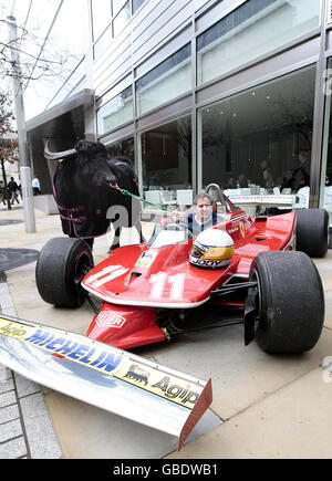 Jody Scheckter öffnet Mozzarella Bauernhof Stockfoto