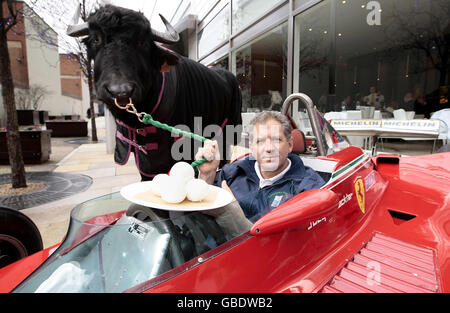 Jody Scheckter öffnet Mozzarella Bauernhof Stockfoto