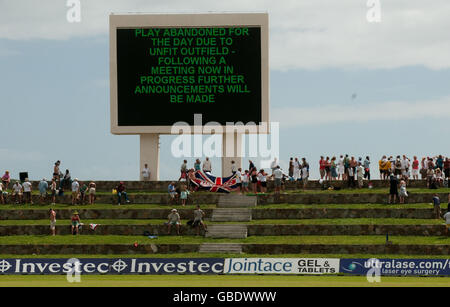 Ein Blick auf die Anzeigetafel nach dem Spiel wird beim zweiten Test auf dem Sir Vivian Richards Cricket Ground, Antigua, aufgegeben. Stockfoto