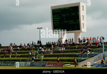 Cricket - zweiter Test - Tag eins - Westindische Inseln V England - Sir Vivian Richards Cricket Ground Stockfoto